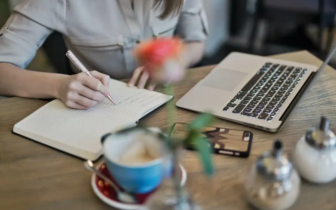 Pourquoi et comment externaliser la rédaction de contenu : Guide complet