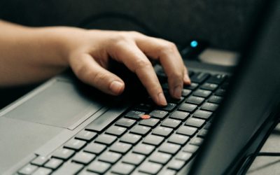 Quels outils peut-on utiliser pour trouver les mots clés les plus demandés sur Google ?